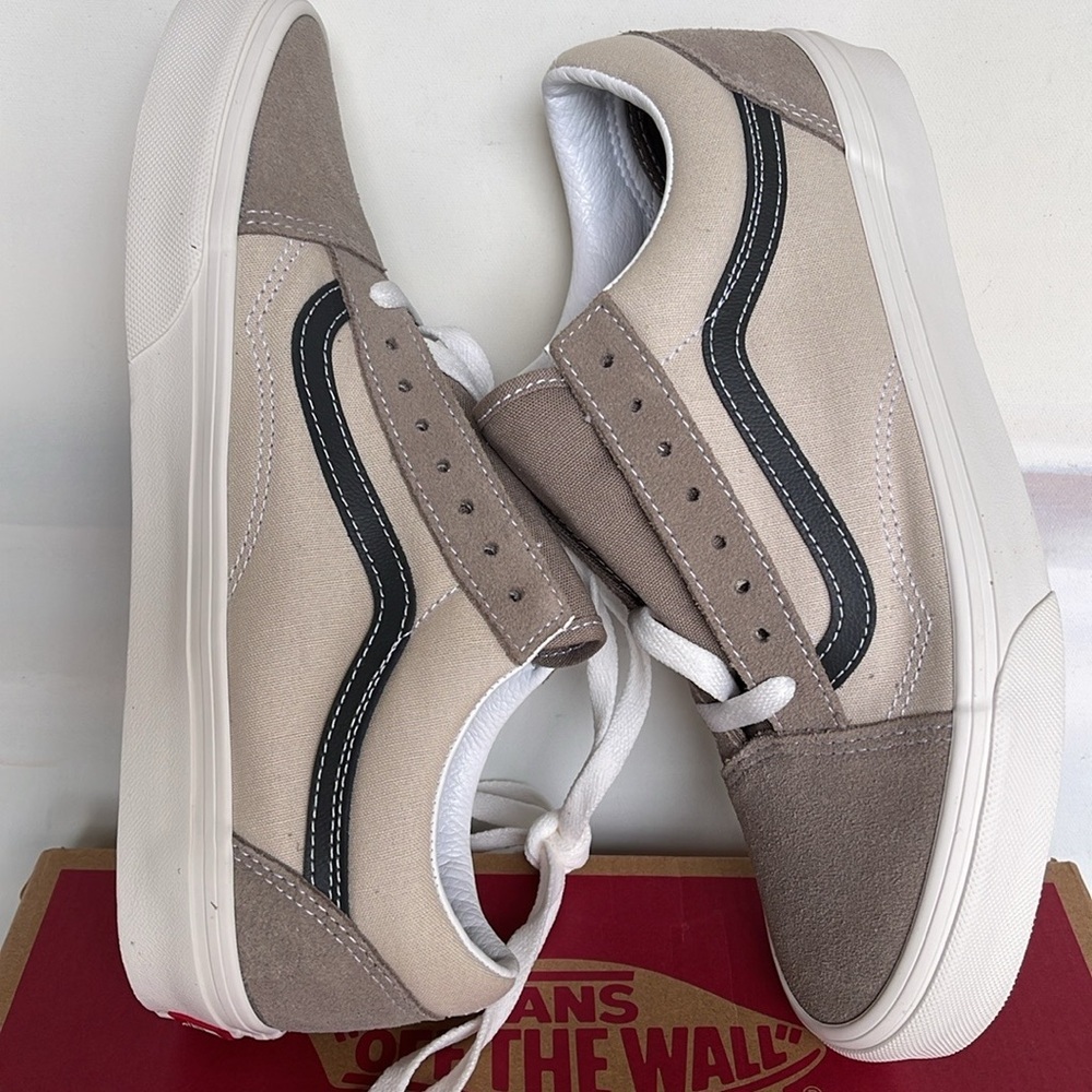 Vans WMNS Old Skool Earth Tones Moon Rock
VN0007NTCH8
Sneakers